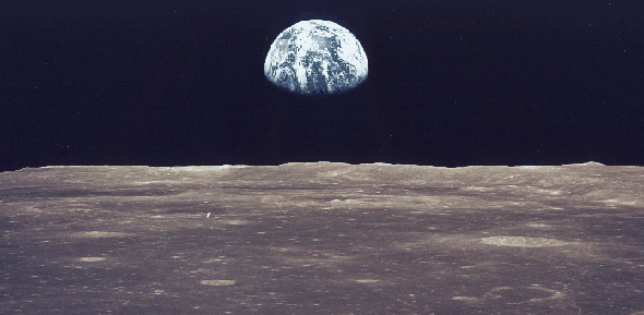 earthrise_frommoonandapolloxi_lr